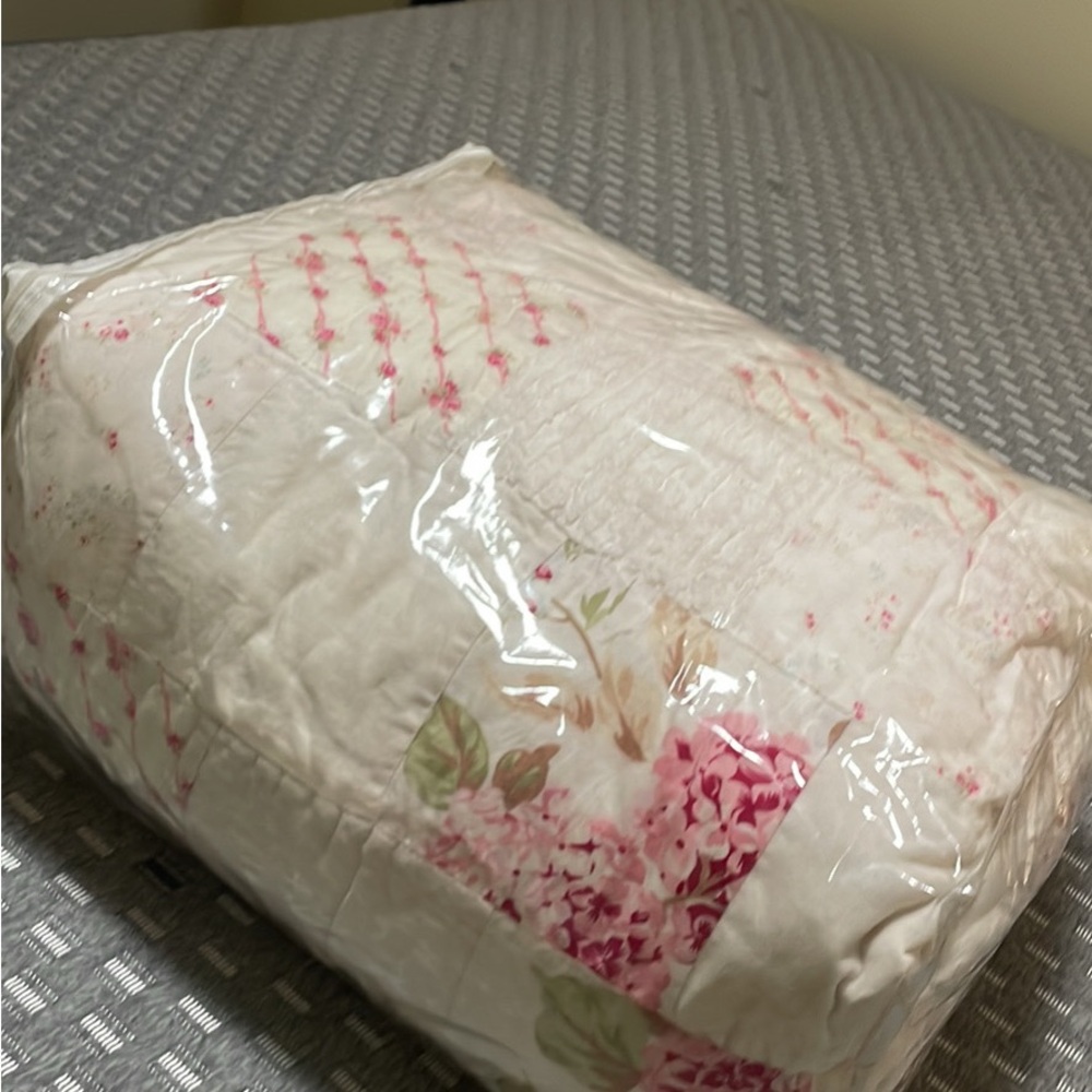 Shabby Chic Pink and Cream Floral Quilt